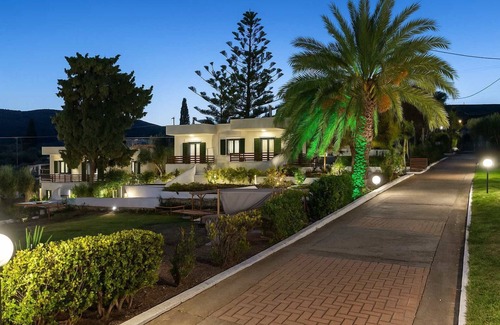 Kokkini Chani Villa | Seaside Oasis near Heraklion, Villa Maro V Getaway