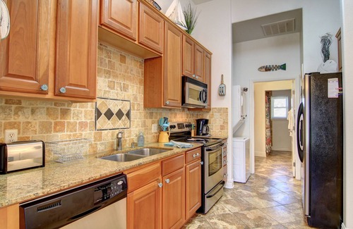 Sand Point House | Seaside Paradise – Downstairs Unit - 1BR/1BA – Close to beach and pool!