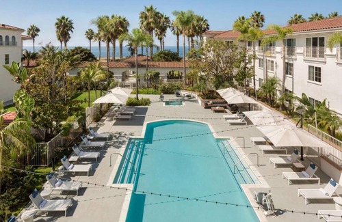 Carlsbad Hotel | Seaside Retreat! Onsite Pool, Outdoor Fireplace! Steps to Beach!