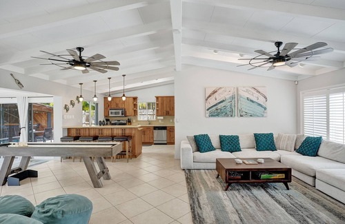 Riverland Village House | Seaside Retreat. Heated Pool/BBQ. Tiki Bar