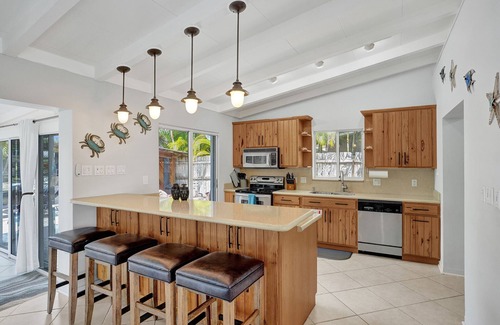 Riverland Village House | Seaside Retreat. Heated Pool/BBQ. Tiki Bar