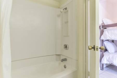 Galveston Hotel | Seaside Retreat with Pools and Cruise Parking