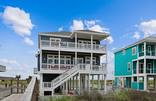 Miramar House | Seaside Sanctuary | Pet Friendly, Beach Front!