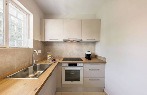 Vouliagmeni Apartment | Seaside Secret by BluPine