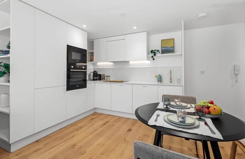 Eastbourne City Centre Apartment | Seaside Serenity Modern Apartment Close To Beach