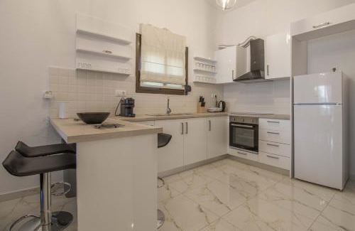 Loutra Oraias Elenis Apartment | Seaside Serenity Suite in Loutra
