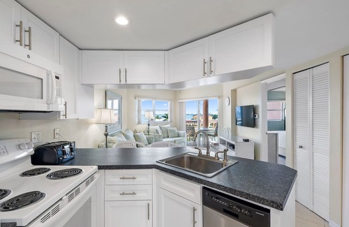 St. Pete Beach Condo | Seaside Serenity: Modern Comforts/Prime Location