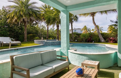 Winston Waterways House | Seaside Serenity: Your Ultimate Getaway Awaits in Key Largo