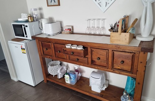 Lake Illawarra Apartment | SEASIDE STUDIO Minutes' walk to Beach, Lake, Fishing in beautiful Shellharbour