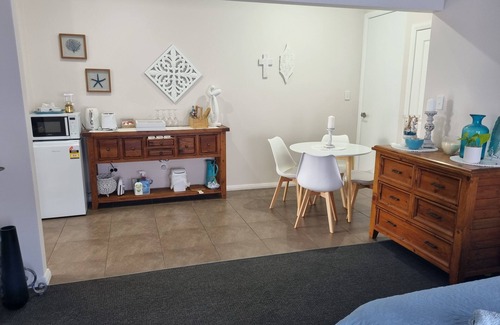 Lake Illawarra Apartment | SEASIDE STUDIO Minutes' walk to Beach, Lake, Fishing in beautiful Shellharbour