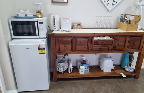 Lake Illawarra Apartment | SEASIDE STUDIO Minutes' walk to Beach, Lake, Fishing in beautiful Shellharbour