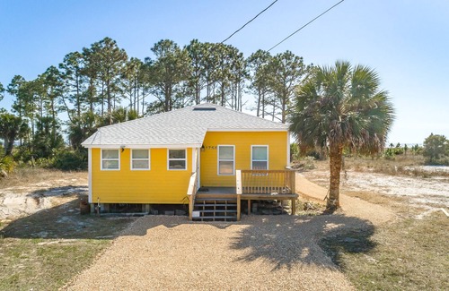 Carrabelle House | Seaside Sunrise 2BR/1BA beachfront home