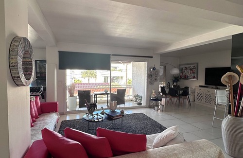 Montredon House | Seaside town house, quiet and bright