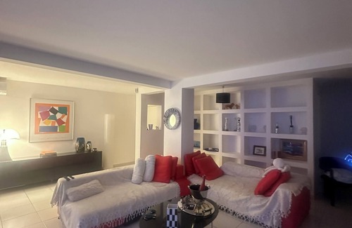 Montredon House | Seaside town house, quiet and bright