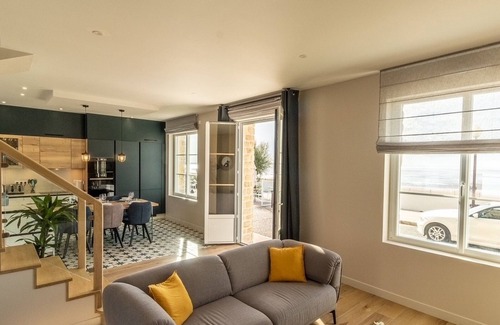 Chatelaillon-Plage Villa | Seaside Villa with Studio, Air Con and Parking
