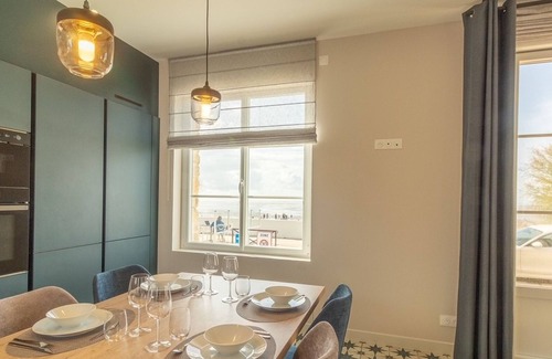Chatelaillon-Plage Villa | Seaside Villa with Studio, Air Con and Parking