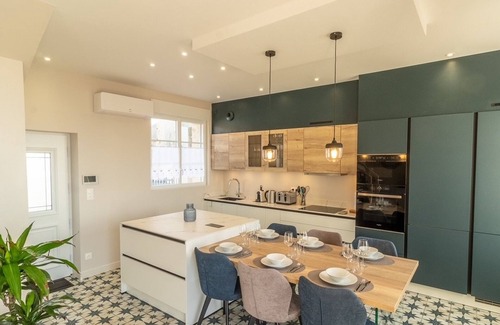 Chatelaillon-Plage Villa | Seaside Villa with Studio, Air Con and Parking