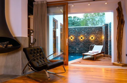 Plaka Villa | Seaside Villa, Breakfast Add-On, Pool & Jacuzzi