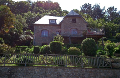 Becleguer Villa | Seaside villa next to the GR34