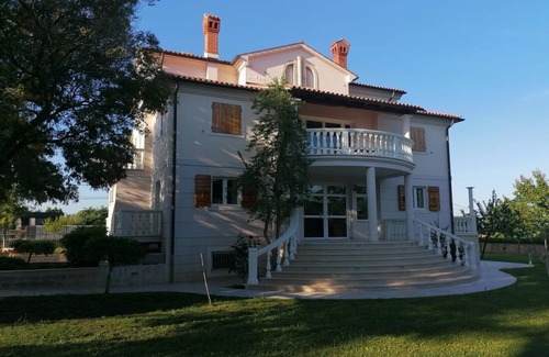 Liznjan Villa | Seaside villa with 1700 m2 of private garden