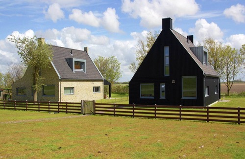 Koehool Villa | Seaside Villa with Garden