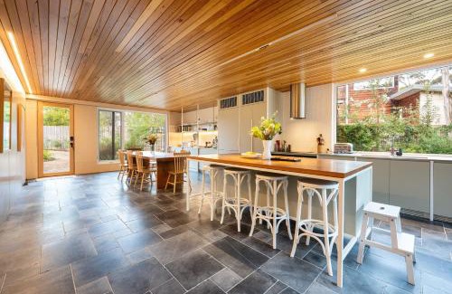 Somers House | Seasom with pool and spa in beautiful Somers