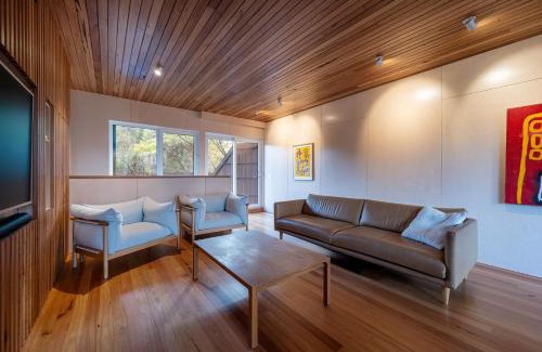 Somers House | Seasom with pool and spa in beautiful Somers