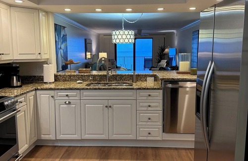 Central Beach Condo | SEASON 2026 AVAILABLE Renovated Beachfront Condo-Heart of Vero! Oceanfront pier