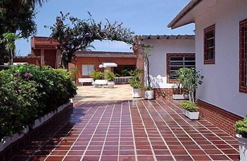 Centro House | Season house in Peruibe with pool and great entertainment at the sea