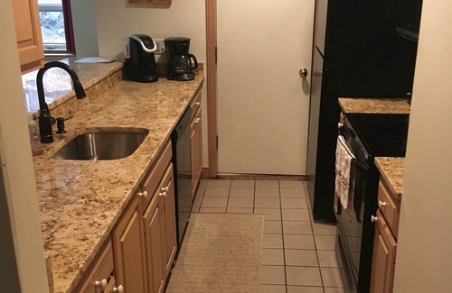 West Dover Condo | Seasons On Mount Snow - Ski-in/Ski-out