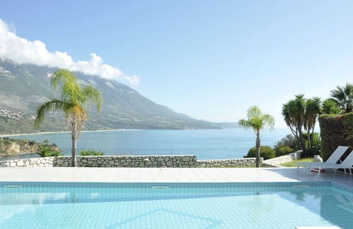 Karavados Villa | Seaspray Villa is a 3 bedroom Villa front of the sea with private swimming pool