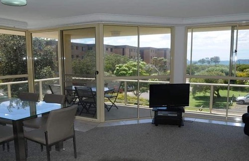 Nelson Bay Apartment | Seaspray- Walk to the beach