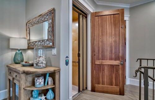 Destiny Grand Palms House | Seastar Palazzo With Beach Views, Lake, And Pool
