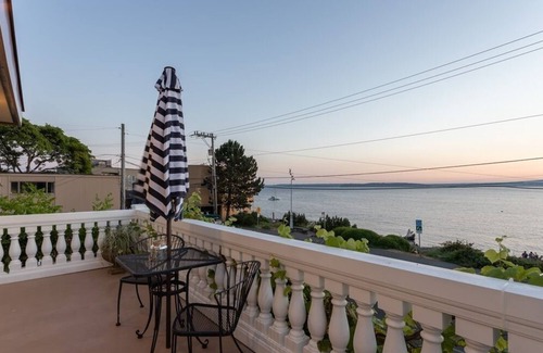 Alki Villa | Seattle Ocean View Luxury Beach Penthouse! Free breakfast, parking, AC/WiFi