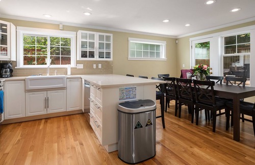 Miller Park House | Seattle Vacation Home: The Gallery - 3 bedrooms, each with en-suite bath!