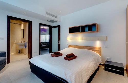 Sliema Apartment | Seaview Apartment In Fort Cambridge, Sliema