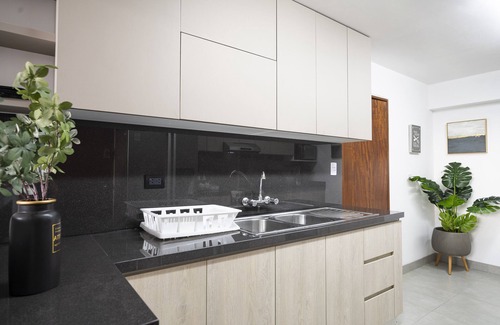 Miraflores Apartment | Seaview balcony King Pacific Ocean Larcomar
