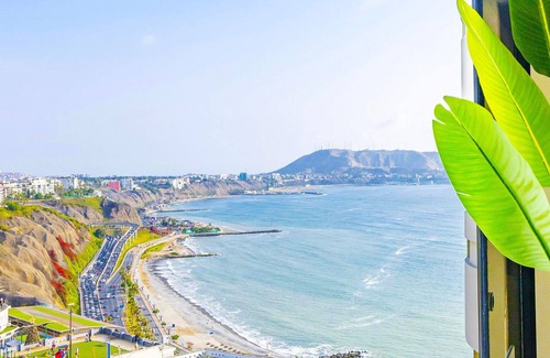 Miraflores Apartment | Seaview balcony King Pacific Ocean Larcomar