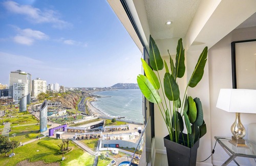 Miraflores Apartment | Seaview balcony King Pacific Ocean Larcomar