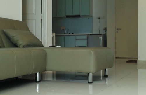Downtown George Town Condo | Seaview Condo with Car Park
