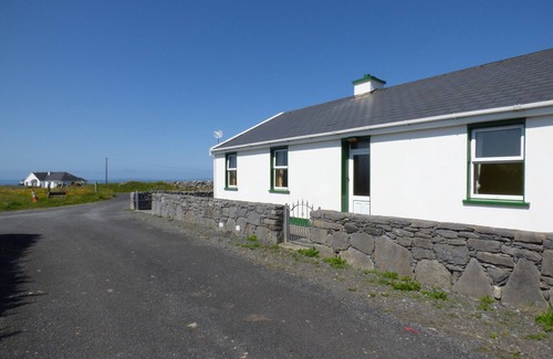 Murroogh House | SEAVIEW COTTAGE, pet friendly, with open fire in Fanore, County Clare