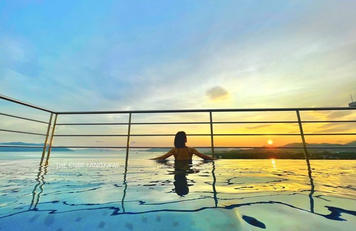 Kuah Apartment | Seaview Cube ll w/Rooftop Pool