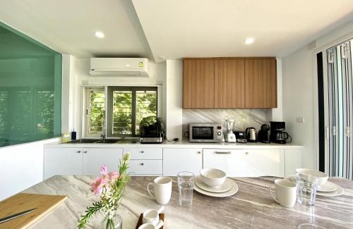 Talat Yai Ski Chalet | Seaview Duplex Home - Panwa Beach - Baan Jayden
