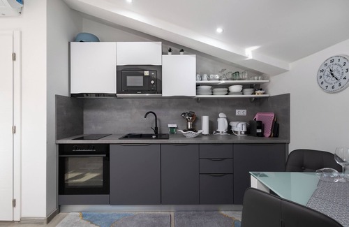 Zagorje Apartment | Seaview House - Leana Apartment, Plomin, Croatia