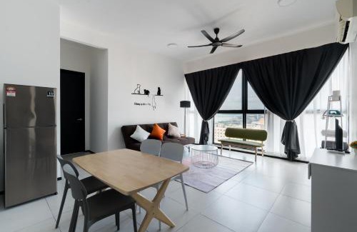 George Town Apartment | Seaview Infinity Pool 2BR 2CP 8Pax Urban Suite