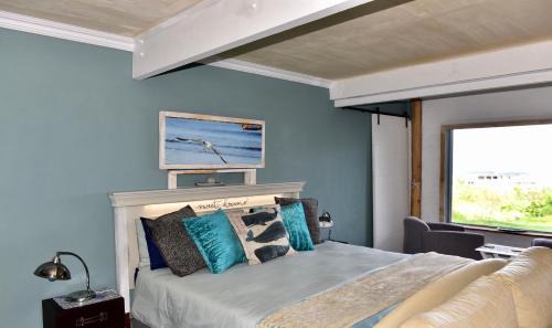 Betty's Bay Apartment | Seaview on 2822 Happy Whale Cottage