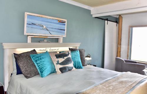 Betty's Bay Apartment | Seaview on 2822 Happy Whale Cottage