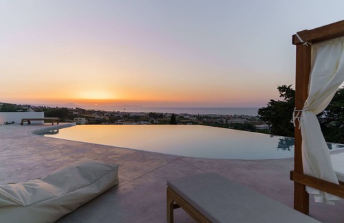 Xiro Chorio Villa | Seaview Villa w/Private Pool, BBQ,1,5km from beach with breathtaking views
