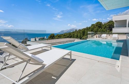 Brela Villa | Seaview villa with Wellness, Dreams Of Dalmatia I Private and heated 30sqm pool, Wellness, Hot-Tub, Gym, 4 en-suite bedrooms, 220m from the beach in Baska Voda