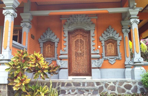 Singaraja House | Seaview Villas in Tropical Garden with Staff and Car! Group bookings possible!